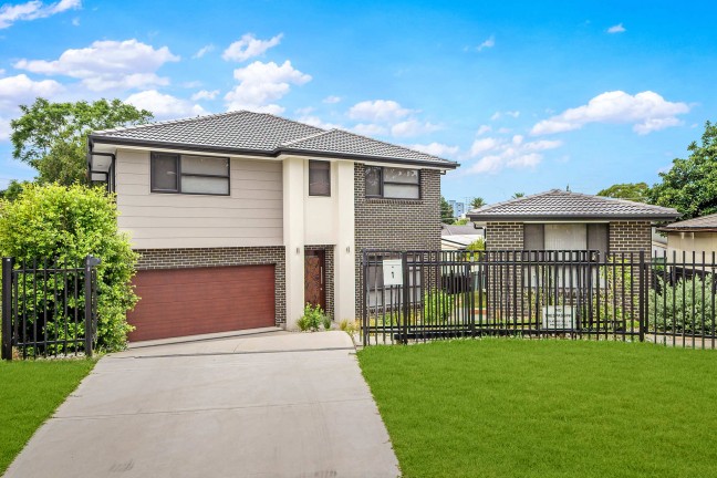 Spacious Dual-Home Opportunity in Prime Location!