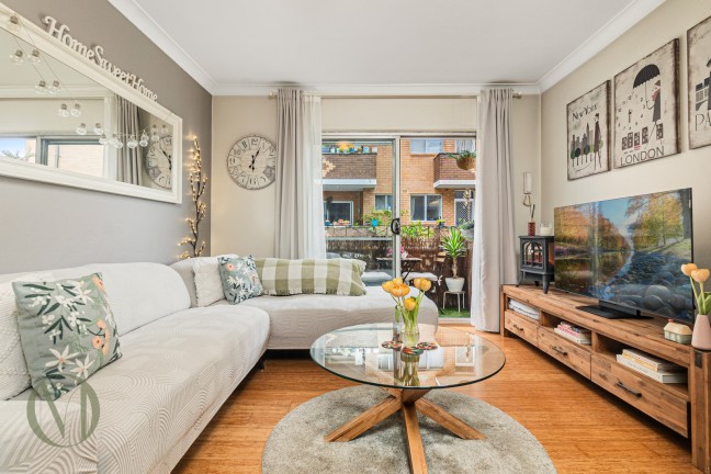 Perfect Entry Level 2 Bedroom Unit in Perfect Location