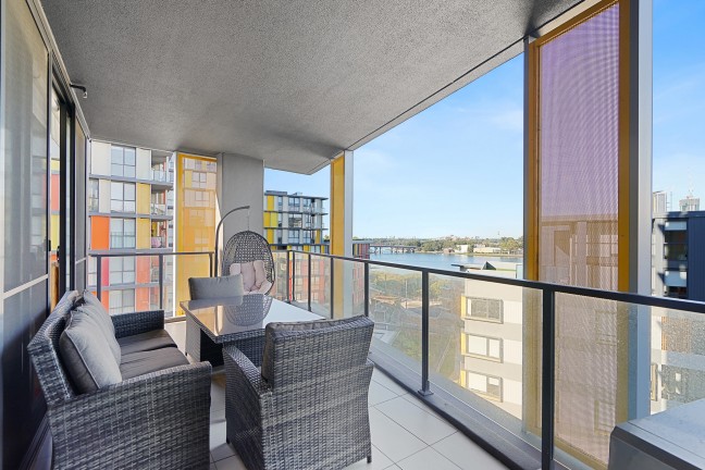 Luxurious 3-Bedroom Apartment plus study with Stunning Water Views!