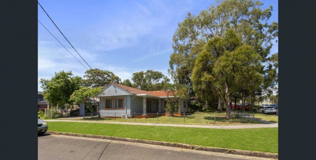 Immaculate 3-Bedroom Family Residence in Prime Toongabbie Locale