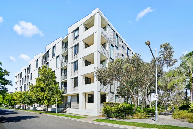 Modern 2-Bedroom Apartment in Riverside Precinct.