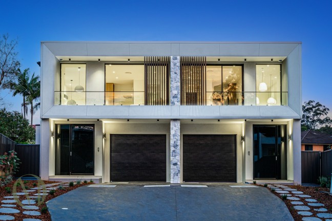 Entertainers' Dream Home – Sunlit, Stylish, and Walkable to Station!