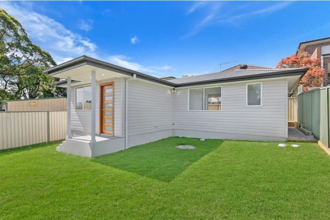 Private 2-Bedroom Granny Flat | Water Included | Separate Entry via South Street
