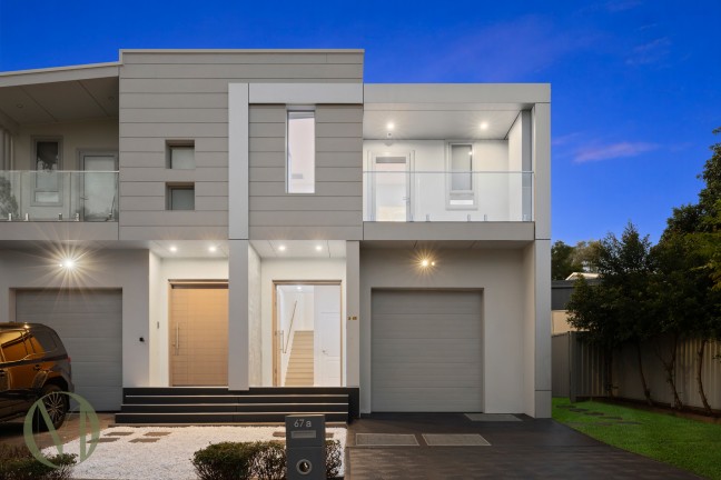 Elegant Five-Bedroom Duplex Combining Sunlit Spaces, Modern Comfort, and Unbeatable Convenience