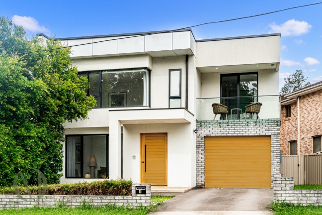 Contemporary Family Luxury in a Prime Dundas Valley Setting