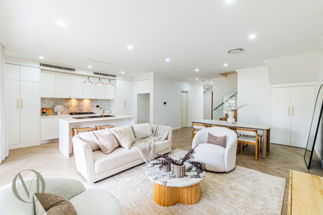 Contemporary Family Luxury in a Prime Dundas Valley Setting