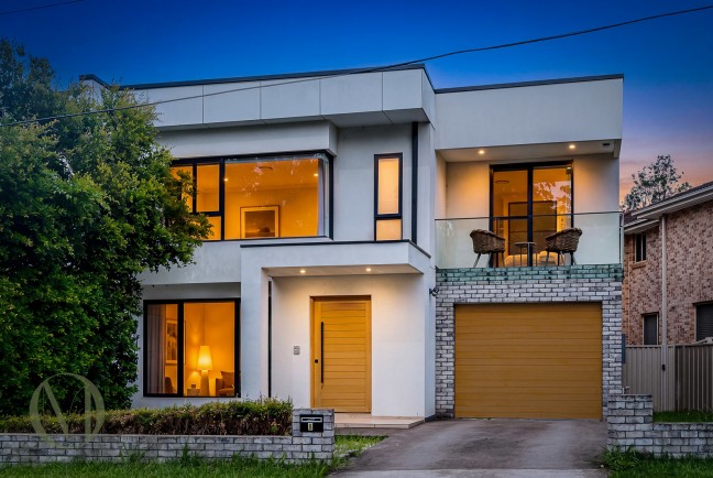 Contemporary Family Luxury in a Prime Dundas Valley Setting
