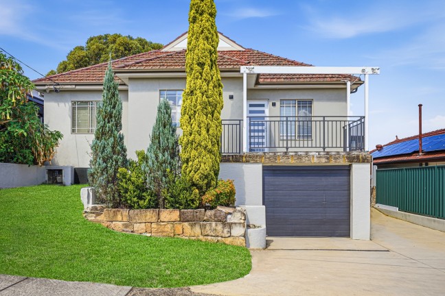 Modern 3-Bedroom Home with spacious garage