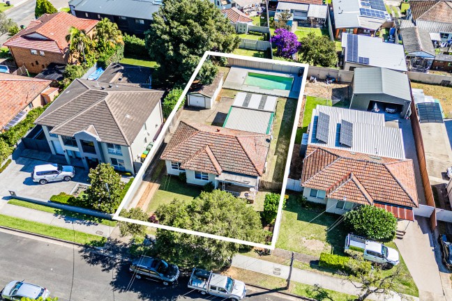 Move In Now or Unlock the Potential; the choice is yours!