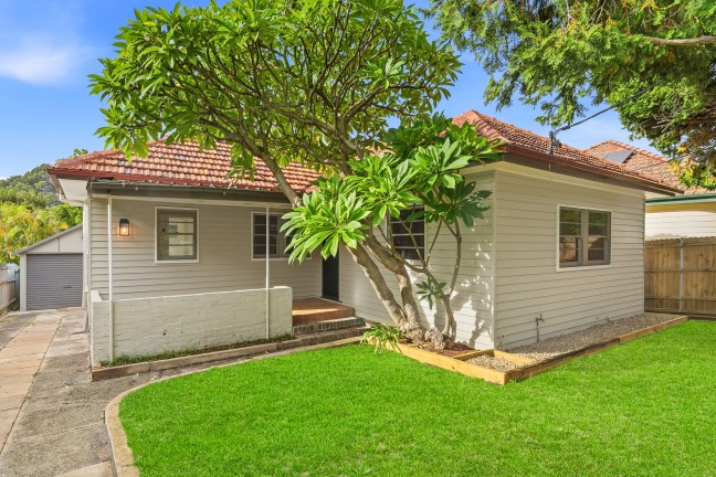 Recently Renovated 2 Bedroom Home in Convenient Location