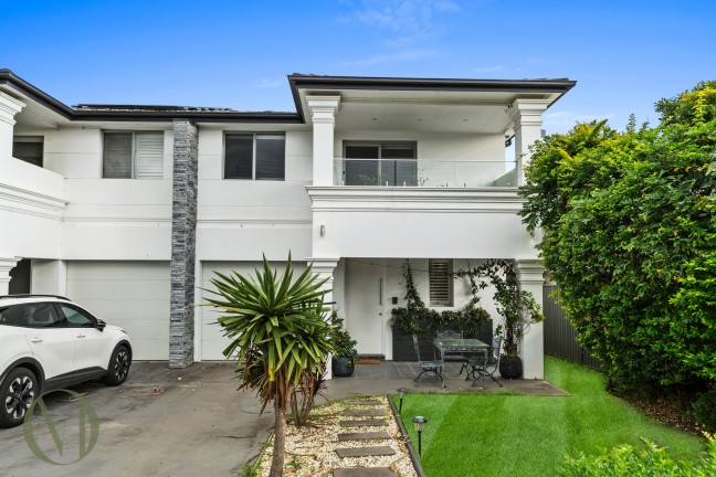 Spacious Family Duplex with Pool & Entertaining