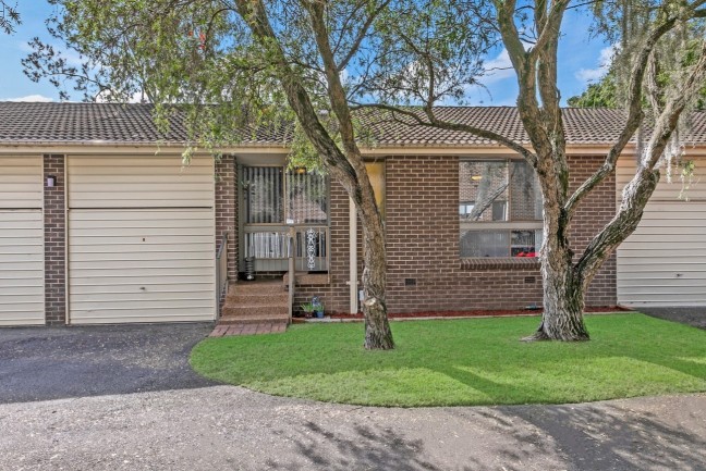 Convenient Marsfield Living Opposite Waterloo Park