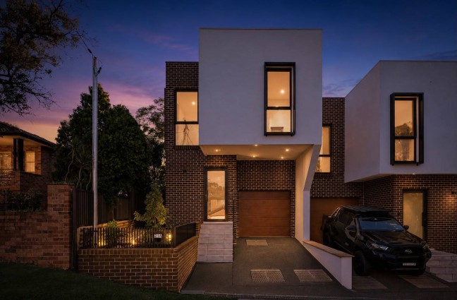 Stunning 4 Bedroom Family Home on Carlingford Border Near Light Rail