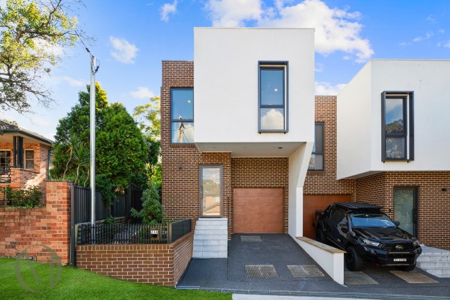 Stunning 4 Bedroom Family Home on Carlingford Border Near Light Rail
