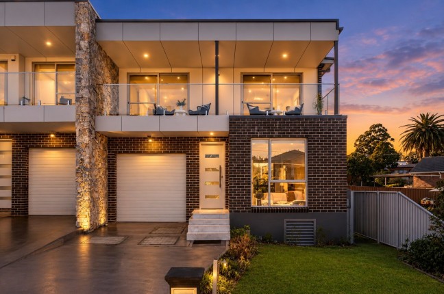 Luxury Family Living in One of Dundas' Most Sought-After Locations