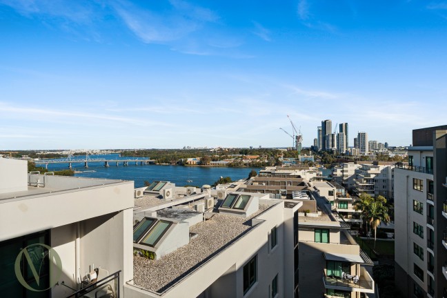 Contemporary One-Bedroom Apartment with Exceptional Outdoor Living