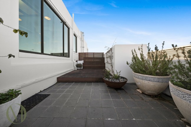 Contemporary One-Bedroom Apartment with Exceptional Outdoor Living