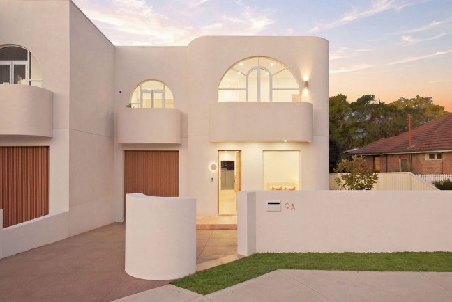 Water's Edge Lifestyle | Walking Distance to Melrose Central Shopping Centre