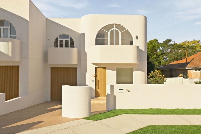 Water's Edge Lifestyle | Walking Distance to Melrose Central Shopping Centre
