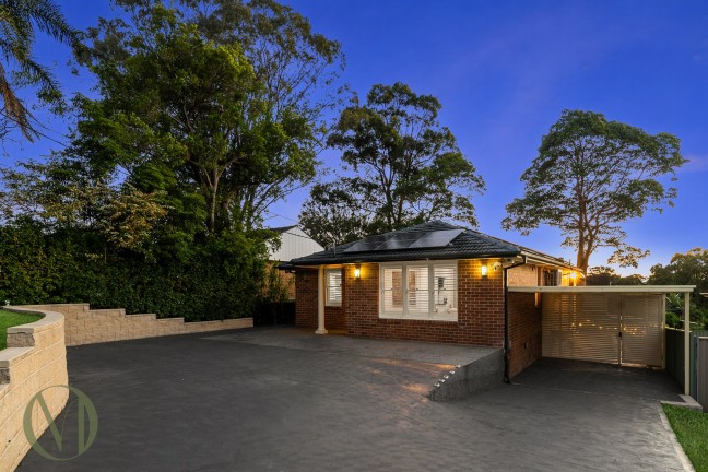 FULLY RENOVATED FAMILY HAVEN WITH VIEWS OVERLOOKING THE BLUE MOUNTAINS!