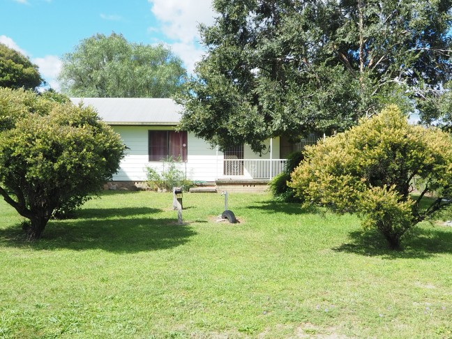 Peaceful Living Adjacent to Golf Course