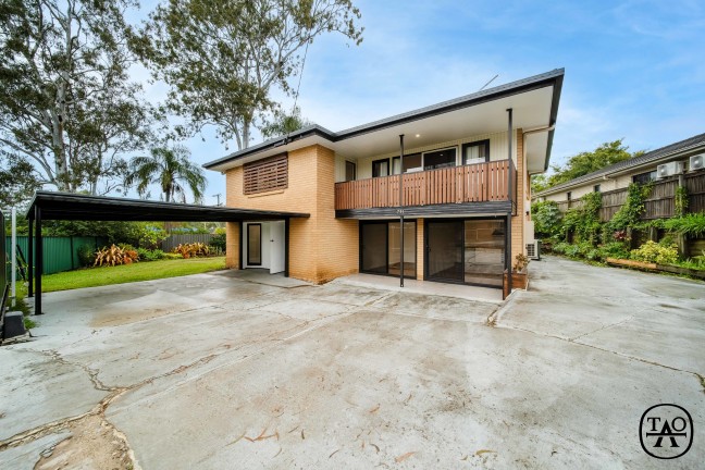 Ideal for Home Business Use or Multi-Generational Families - Prime Sunnybank Opportunity