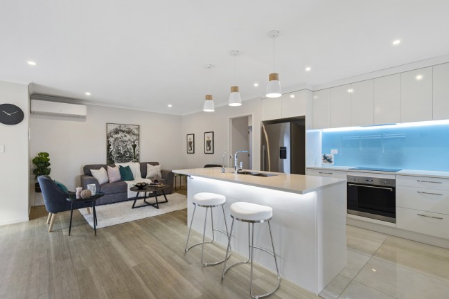 Modern  Mountain Views in Pōkeno