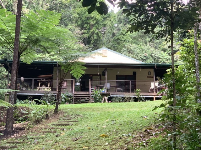 SECLUDED TROPICAL PROPERTY