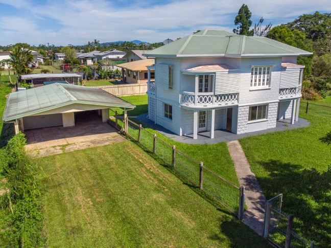 ART DECO STYLE HOME on 1.75 acres