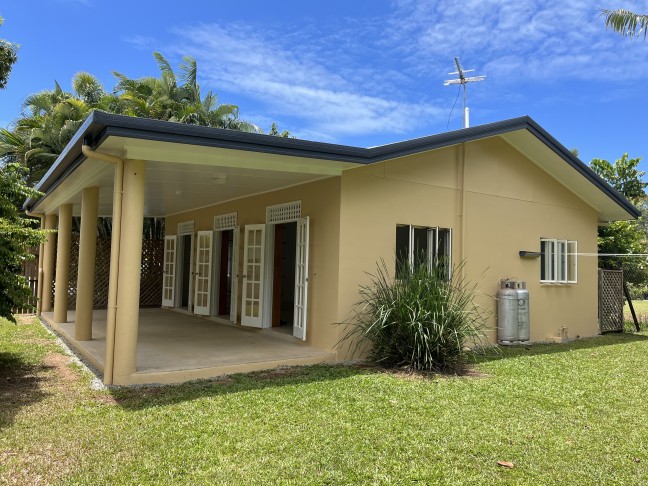 BEACH HOLIDAY HOME