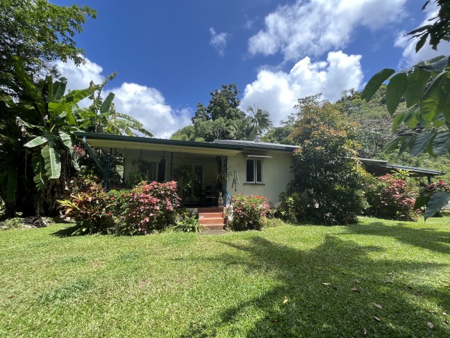 Country cottage only minutes north of Babinda