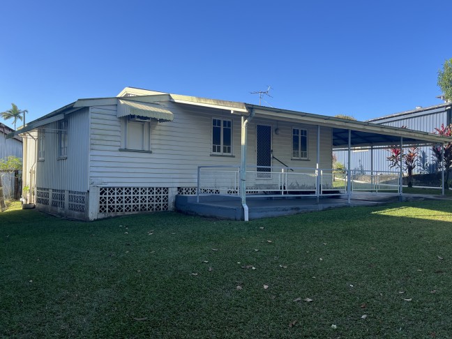 COTTAGE AND SHED - GREAT LOCATION