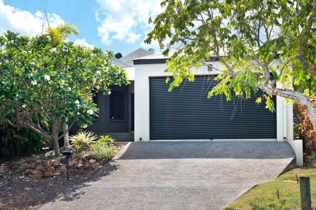 Executive Family Living- Moments to the CBD