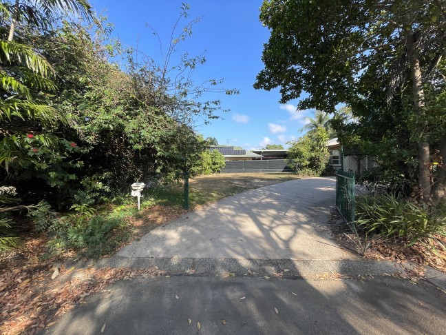Spacious Family Home in Quiet Durack Court