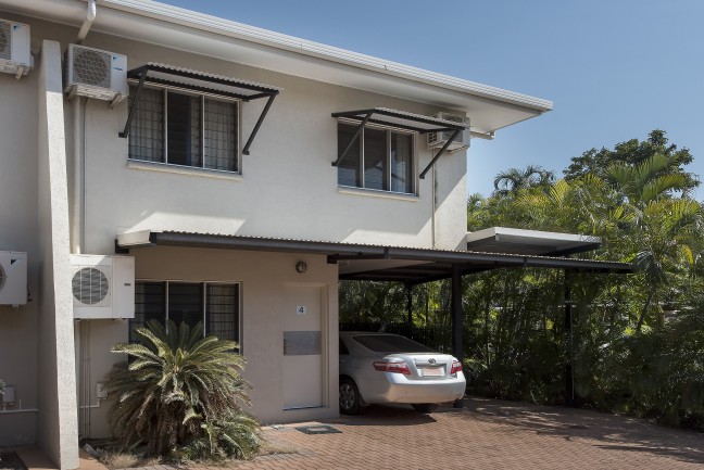 Exceptionally Spacious Townhouse Residence - Adjacent Botanic Gardens