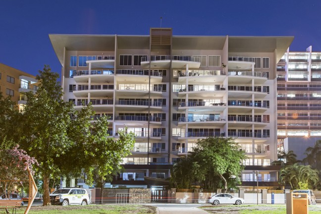 First Class Waterfront Apartment Residence