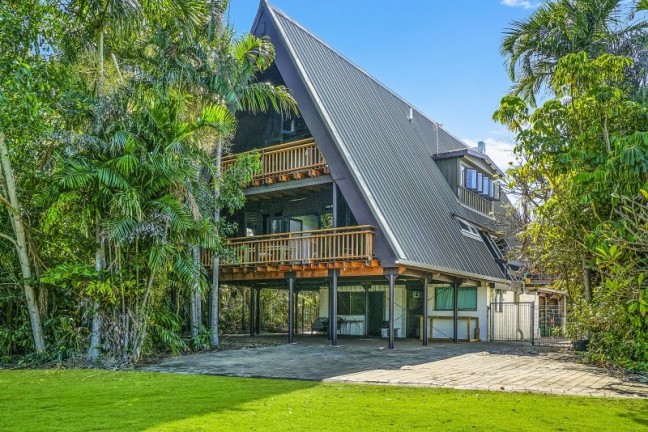 Absolute Frontage to Ocean & Sunset Park