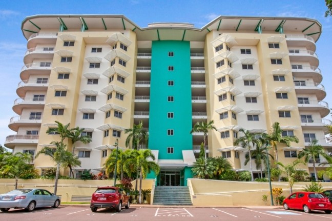 Immaculate fully furnished penthouse - Available in August
