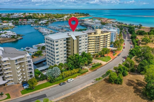 Stunning marina front luxury apartment
