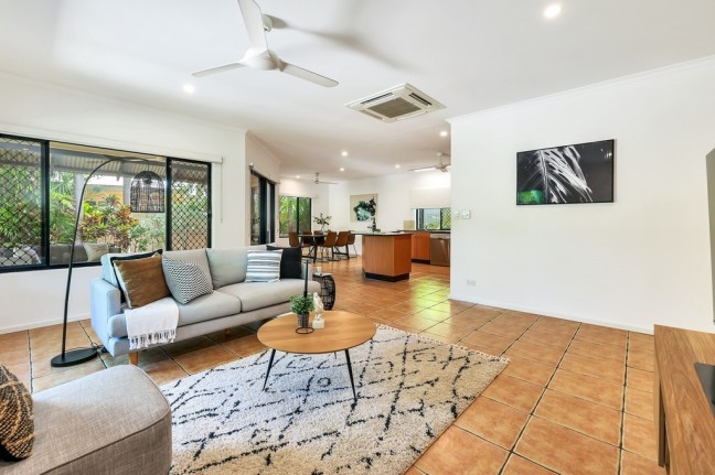 STYLISH EXECUTIVE FAMILY HOME