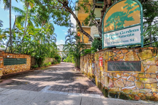 Apartment overlooking Botanic Gardens