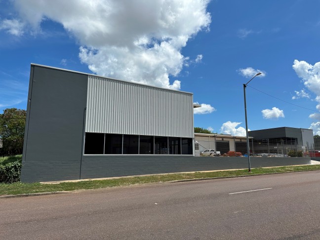 High Exposure Combined Warehouse & Office Space