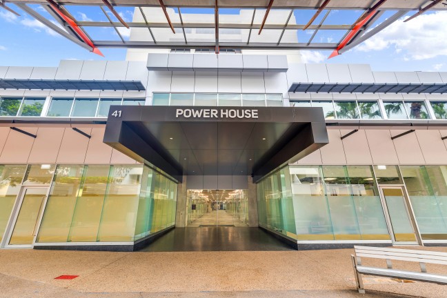 Impeccable Corporate Suites with Exposure to Smith Street Mall