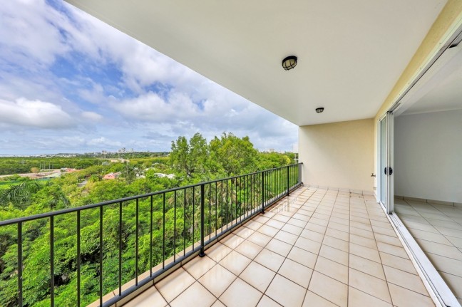 Spacious 3 Bedroom Apartment on City Fringe