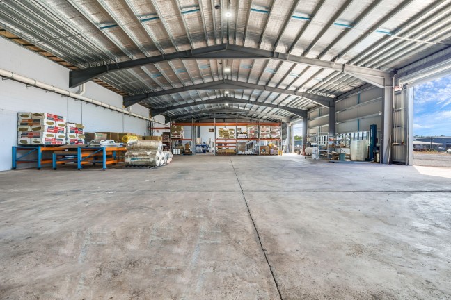 Quality Industrial Facility in Prime Winnellie Location