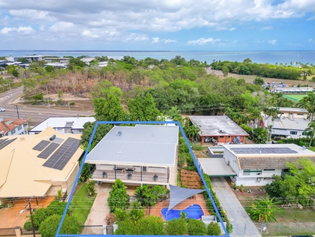 Stunning views of Fannie Bay & beyond....