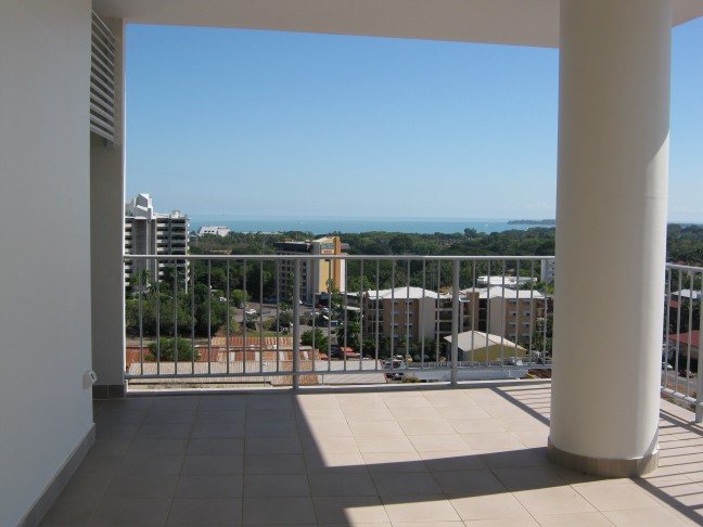 3 bedroom apartment in the city - Whitegoods included