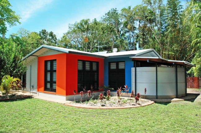 A Touch of Elegance and Tropical Flair