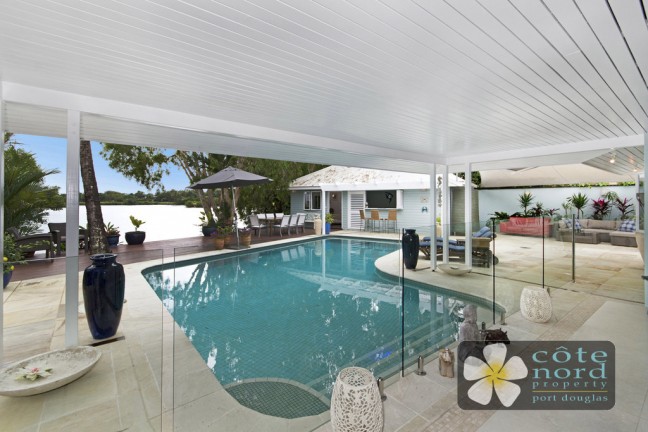 Sunshine and Serenity - Lakefront in Port Douglas