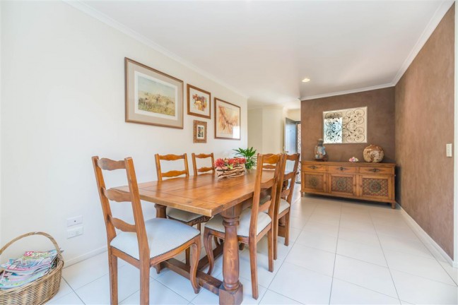 Completely Free Standing Immaculate 3 bedroom home